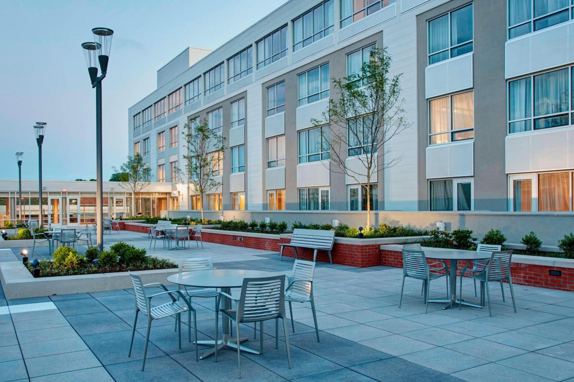 Hotel Courtyard By Marriott Erie Bayfront Exterior foto