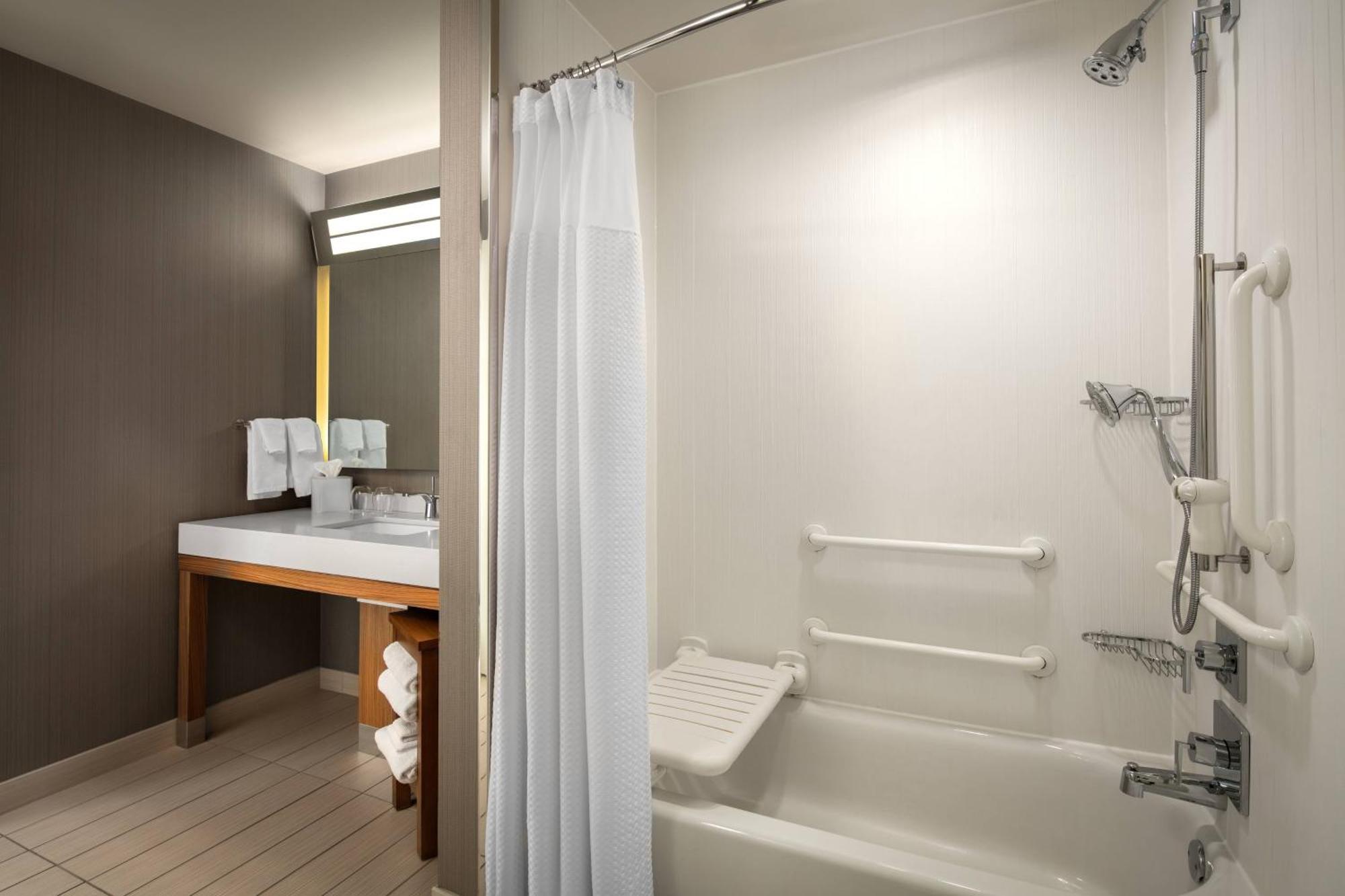 Hotel Courtyard By Marriott Erie Bayfront Exterior foto